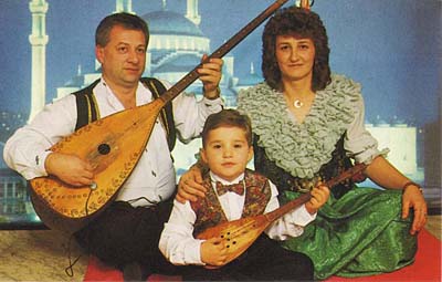 Bosnian folk music band Senada and Halil.